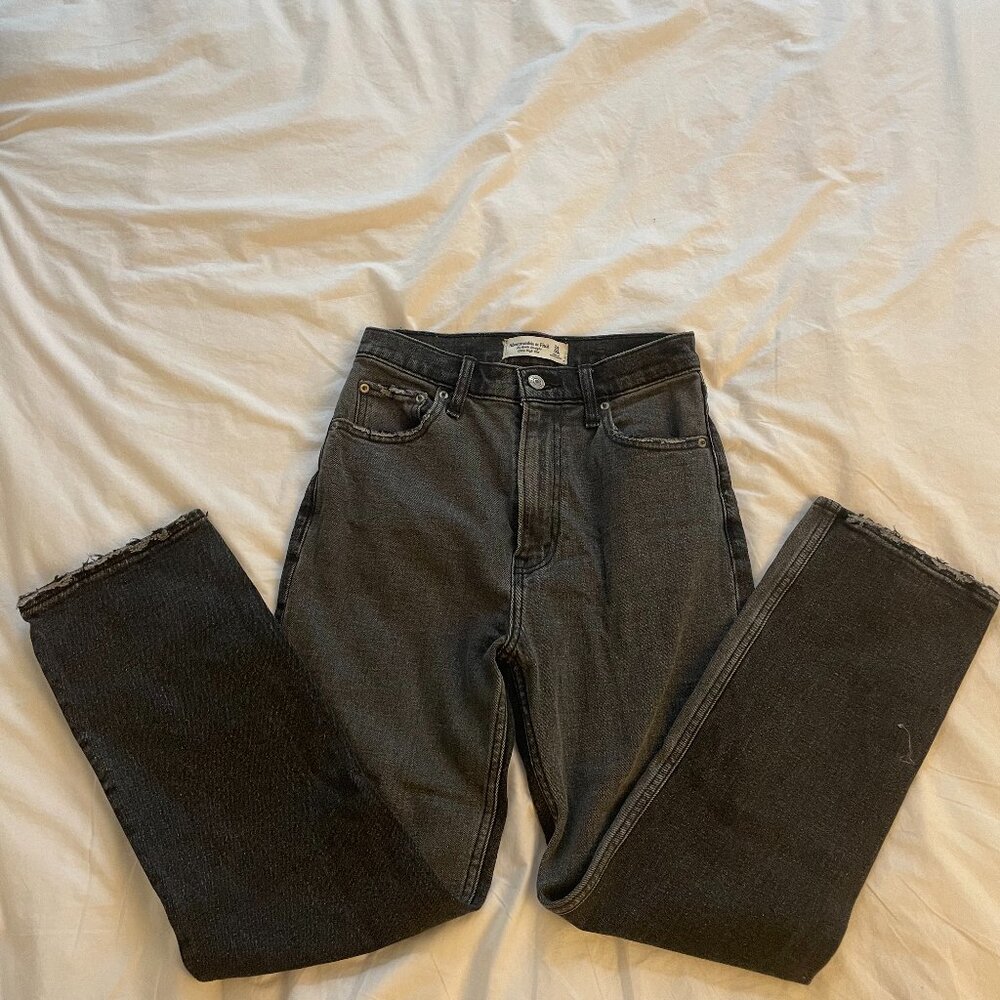 Abercrombie Ultra High Rise Ankle Straight Jeans (24S)